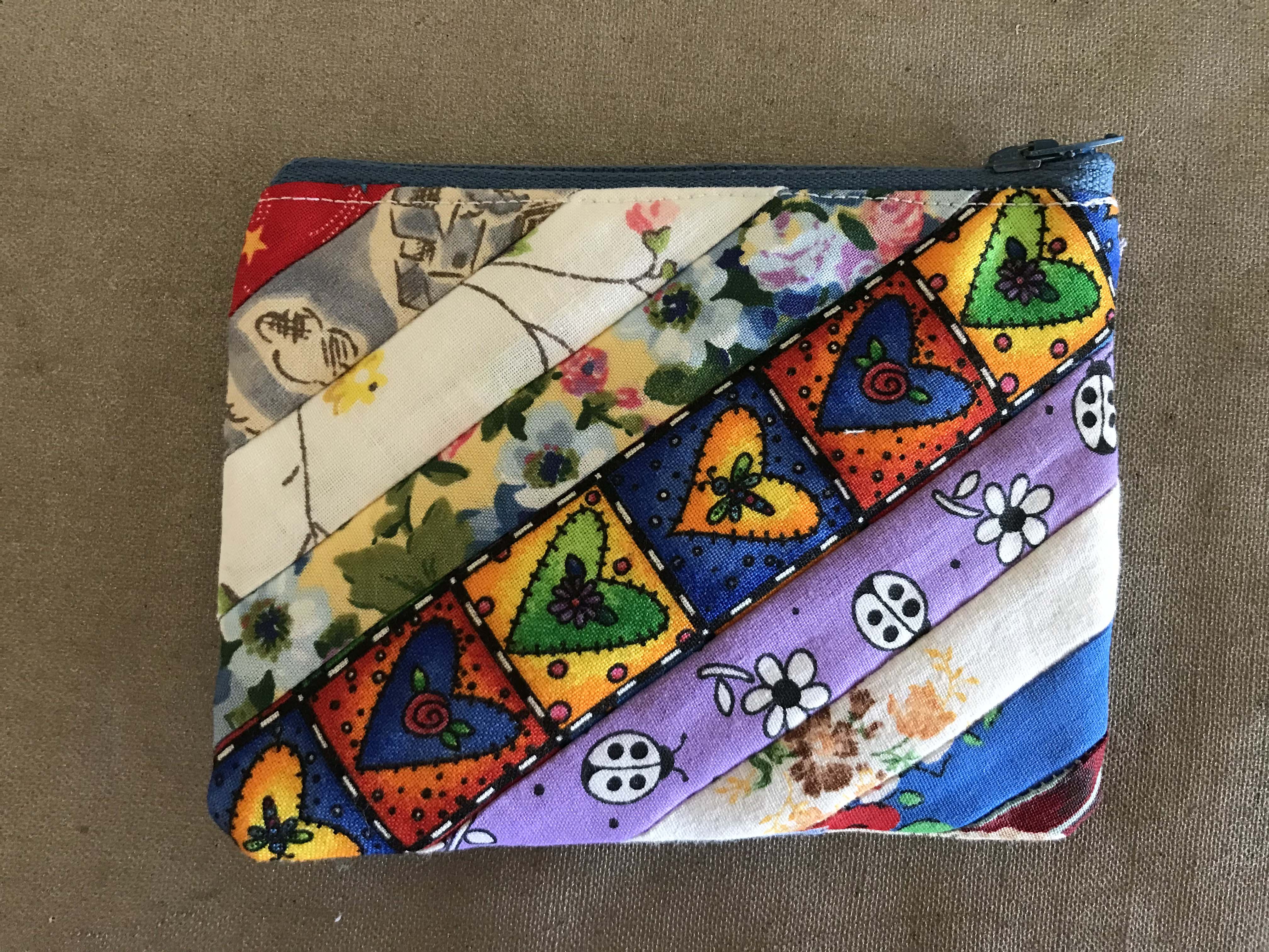 Sew Zipper Pouch (Credit Card Size) - Free Sewing Pattern
